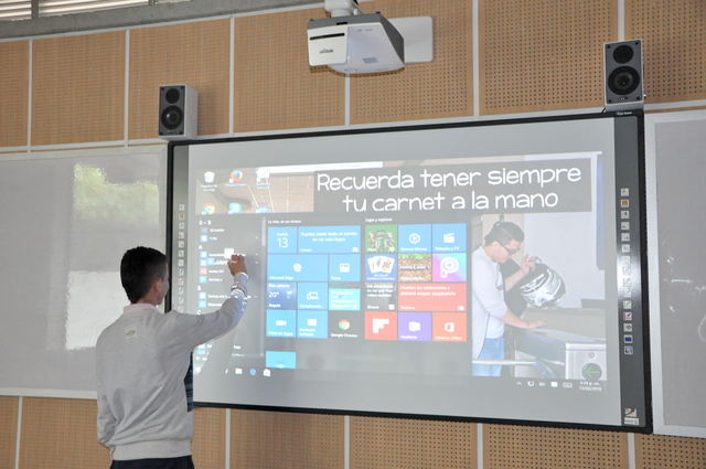 Video Beam y Tableros Digitales