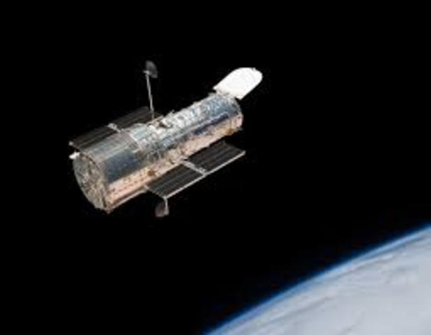 HUBBLE SE PONE EN ÓRBITA
