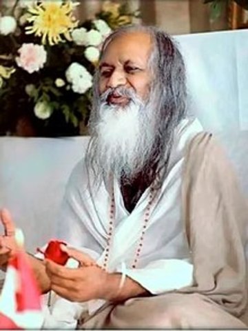 Maharishi Mahesh Yogi fundador de la mediación.