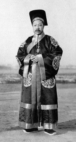 Yuans proclaimed himself emperor,at this point he lost the support of the military and stood down