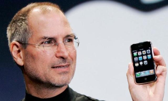 Steve Jobs announces the first iPhone