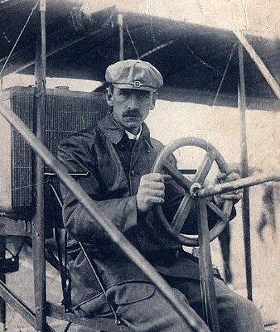 Curtiss opens first flight school