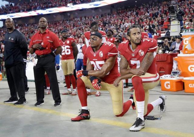 Kaperknick takes a knee