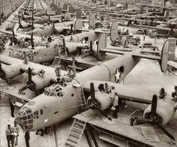 Consolidate begins developing B-24