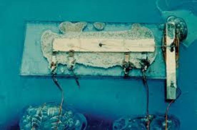 El primer circuito integrado.