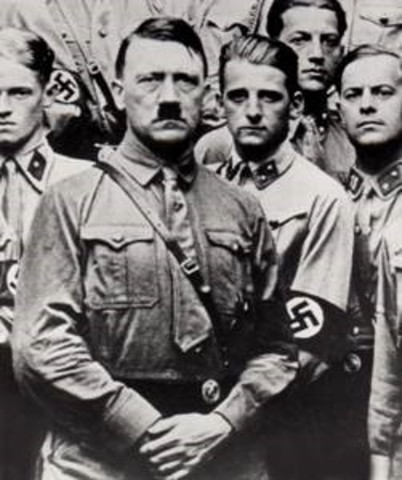 El partido nazi, segundo grupo del reichstag alemán, pasa de 12 a 107 diputados.