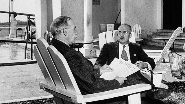 Gran Bretaña reinstaura el patrón-oro.