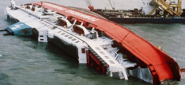 El buque "Herald of Free Enterprise" sufrió un accidente.