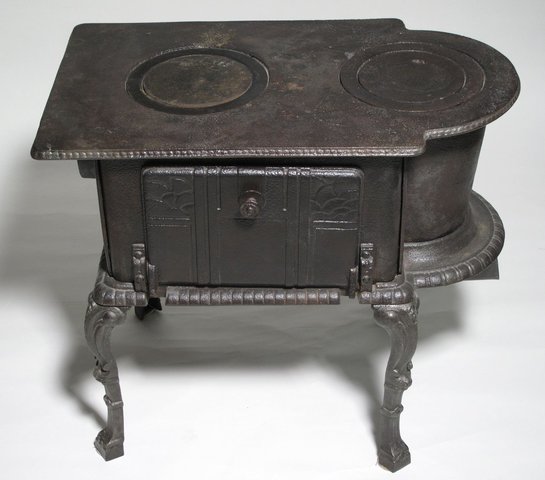 Aparece la primera cocina de hierro que modifica la cocción y procesamiento de los alimentos