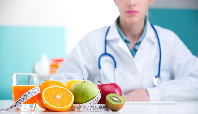 Comienza el estudio de la Dietética y la Nutrición en America y Europa, implementándose la Carrera de Dietista a nivel universitario