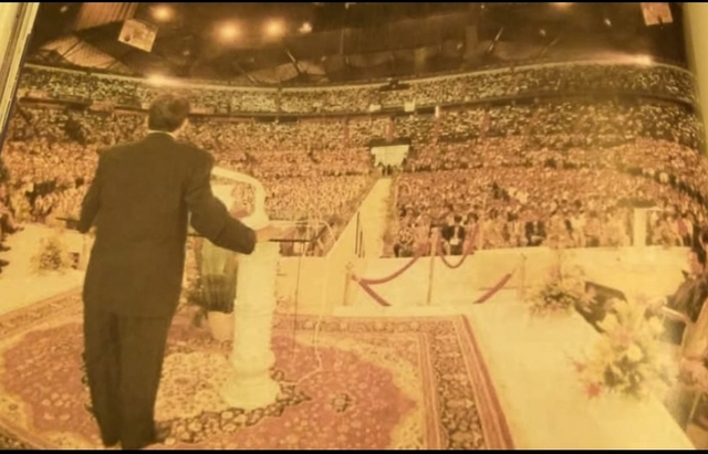 Reunión Apostólica en el Palacio de los Deportes.