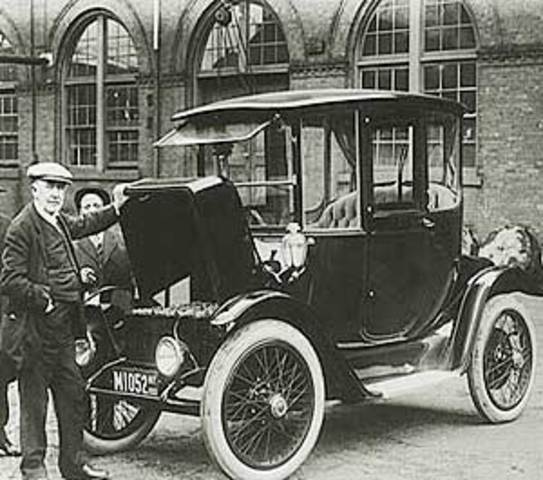 Duryea invents the gasoline automobile