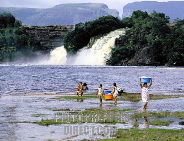 Spain takes all territory between Orinoco and Amazon Rivers