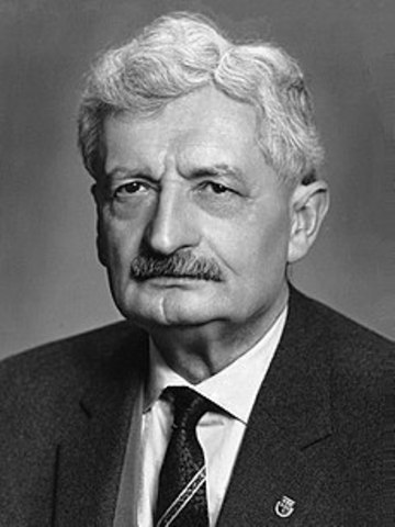 Hermann Oberth publica su tesis doctoral (el cohete en el espacio planetario)