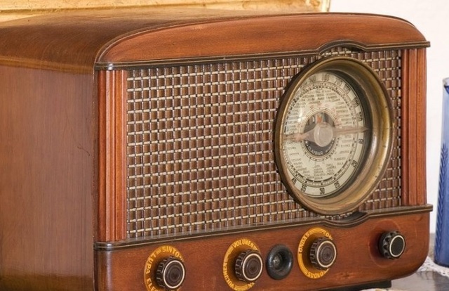 Acompañante de soledades y alegría de multitudes. LA RADIO.