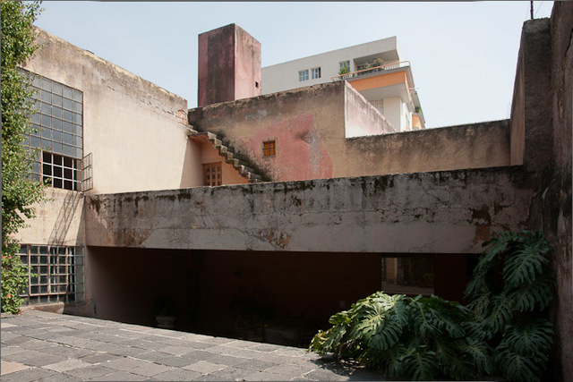CASA ORTEGA (Tacubaya, México D. F., 1943)