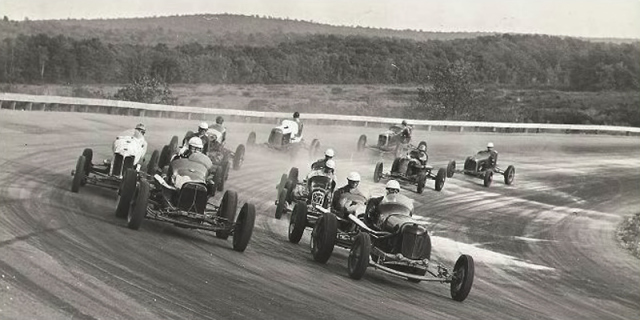 The world’s first closed track (an oval track) race was held between eight four wheelers (five gas powered) on a one mile dirt, horse racing, track in Cranston, R.I.