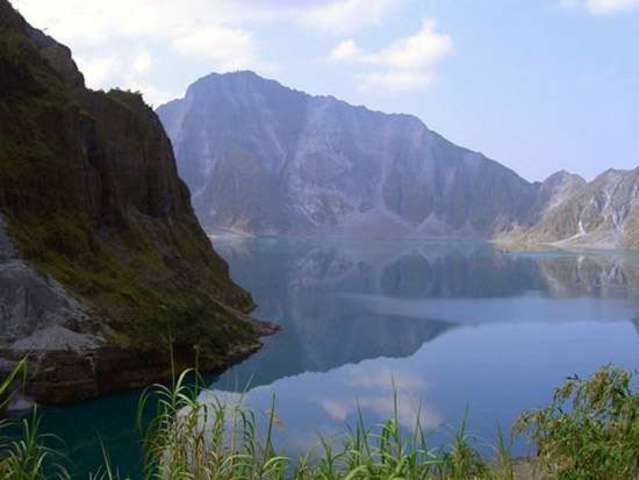 Mount Pinatubo forms