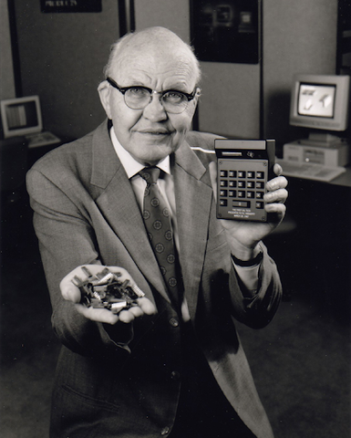 Jack Kilby de Texas Instruments diseña y construye el primer circuito integrado