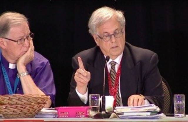 Se aprueba el matrimonio homosexual en Canadá.