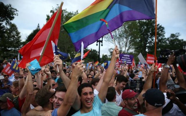 El 26 de junio la Corte Suprema de los Estados Unidos declara inconstitucionales las leyes que prohibían el matrimonio homosexual en algunos de sus estados. Así quedó legalizado de facto el matrimonio homosexual en todo el país.