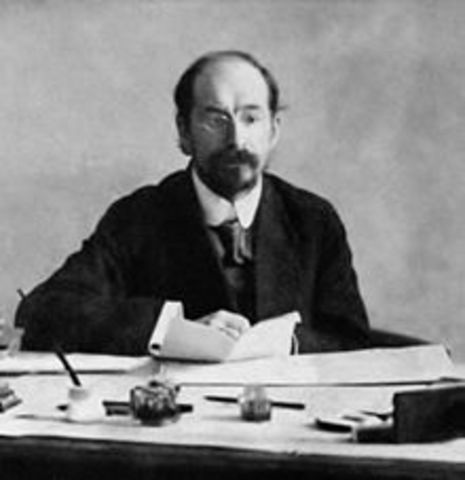 Anatoli Vasilievich Lunacharski, inició muy joven su actividad propagandista del socialismo.  El principio del trabajo se convierte en un medio pedagógico eficiente cuando el trabajo dentro de la escuela, planificado y organizado socialmente.