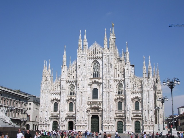 Comienza la construcción de la catedral de Milán