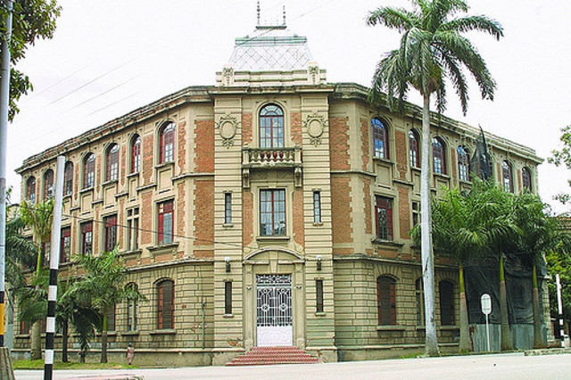 Primera carrera de ingeniería