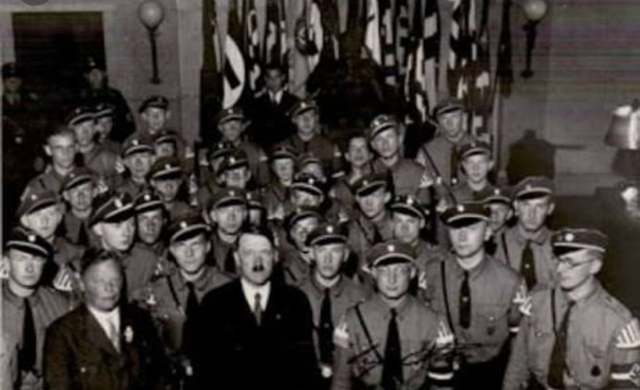 El partido Nazi, segundo grupo del reichstag alemán pasa de 12 a 107 diputados.