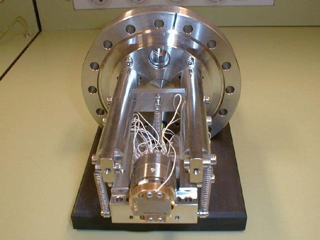 Se inventa el microscopio de exploración de túneles.