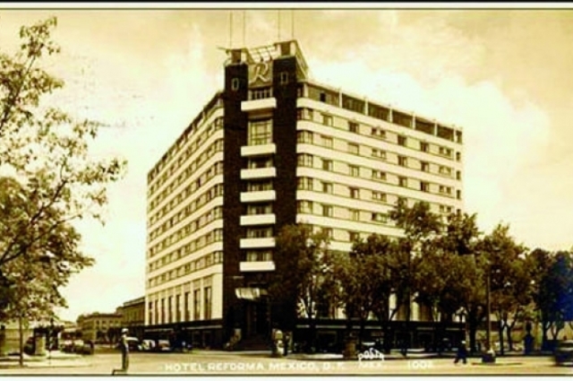 La industria hotelera moderna se inicia en México, con la construcción del Hotel Reforma.
