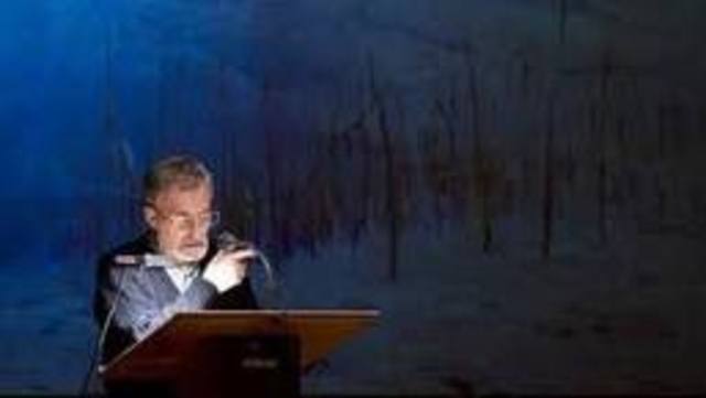 Publicación de su segundo poemario