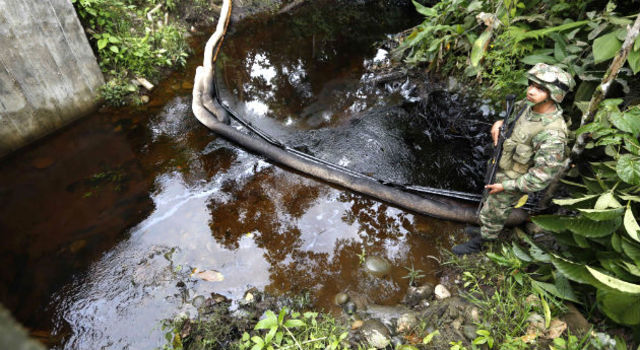 DESTRUCCIÓN DE OLEODUCTOS PETROLEROS