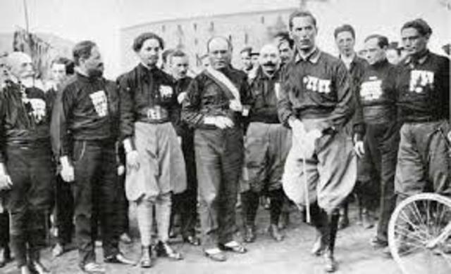Mussolini funda el Partido Fascista