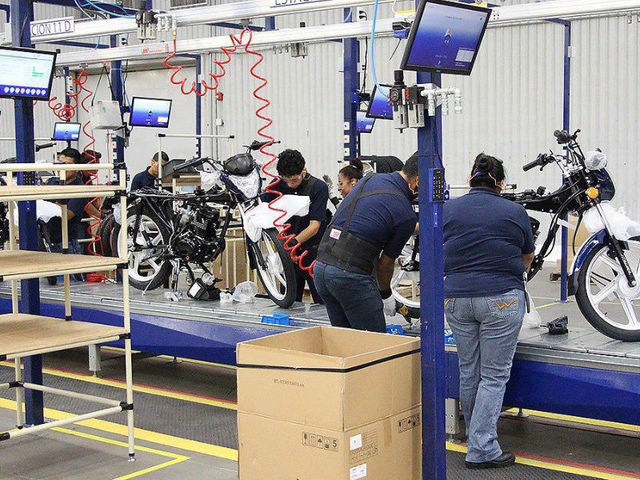 Henry Ford Charles, línea de ensamble