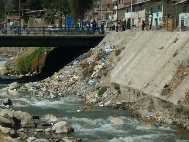 Consumo Desmedido de Bienes y Servicios