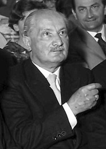 Nace Martin Heidegger
