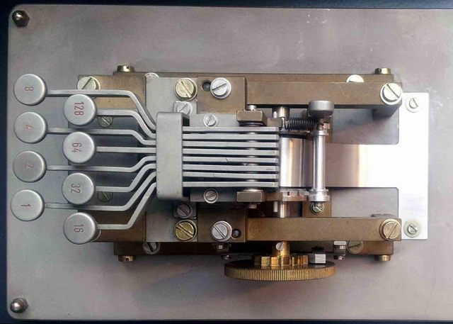 COMPUTADORA QUE UTILIZA ANALITICA BINARIA (1.939)
