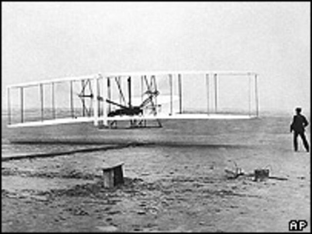 PRIMER VUELO EN AEROPLANO (1.905)