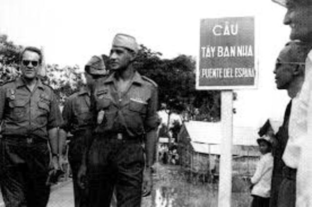 EEUU envía sus primeros consejeros militares a Vietnam