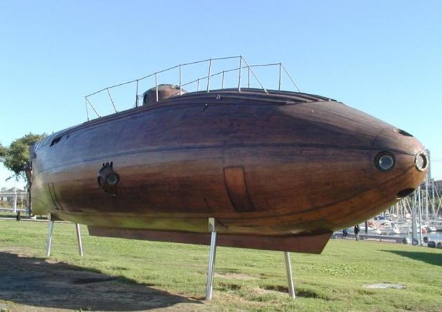 SUBMARINO	  By   NARCISO MONTURIOL