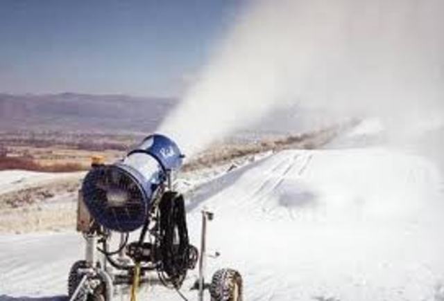 Snow making machine