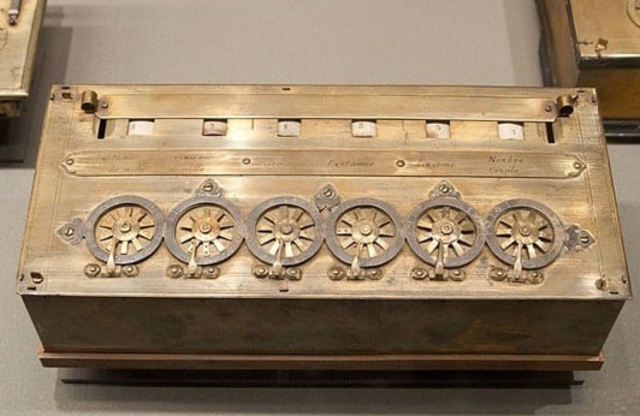 La primera máquina de calcular capaz de desarrollar las cuatro operaciones matemáticas