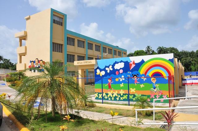 UNA MIRADA AL FRENTE