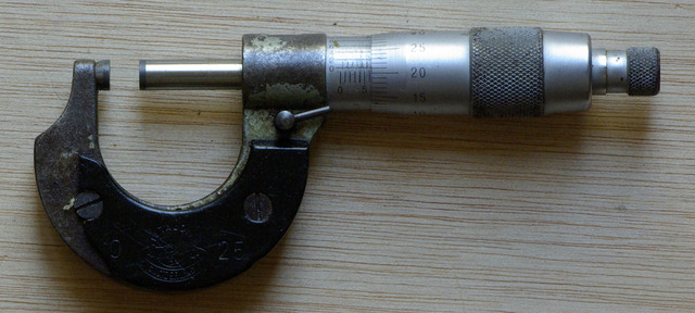 HENRY MAUDSLAY CONTRUYE UN MICROMETRO CON UNA PRESICION DE LA MILESIMA PARTE DE UNA PULGADA, JEAN LAURENT PALMER REALIZO LA PRIMERA PATENTE DL CALIBRE HUSILLO, QUE ERA UN INSTRUMENTO DE BOLSILLO