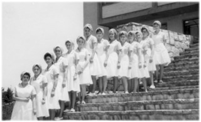 Primer Plan de Estudios para la Carrera de Enfermeras y Parteras