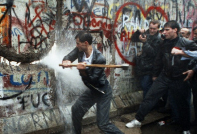 cade il Muro di Berlino