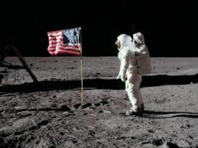Astronautas norteamericanos llegan a la Luna