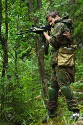 En Josep, un soldat enviat per matar-la, la salva.