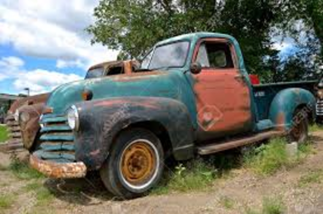 La Maria i en Josep se’n porten als llops a un lloc llunyà perquè no els trobin.